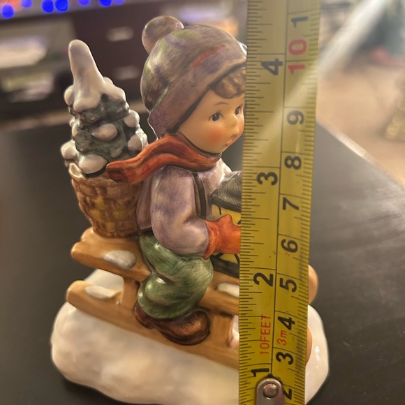 GOEBEL HUMMEL Vintage 3 7/8" X 4 1/2" "Ride into Christmas" porcelain figurine - Picture 5 of 6